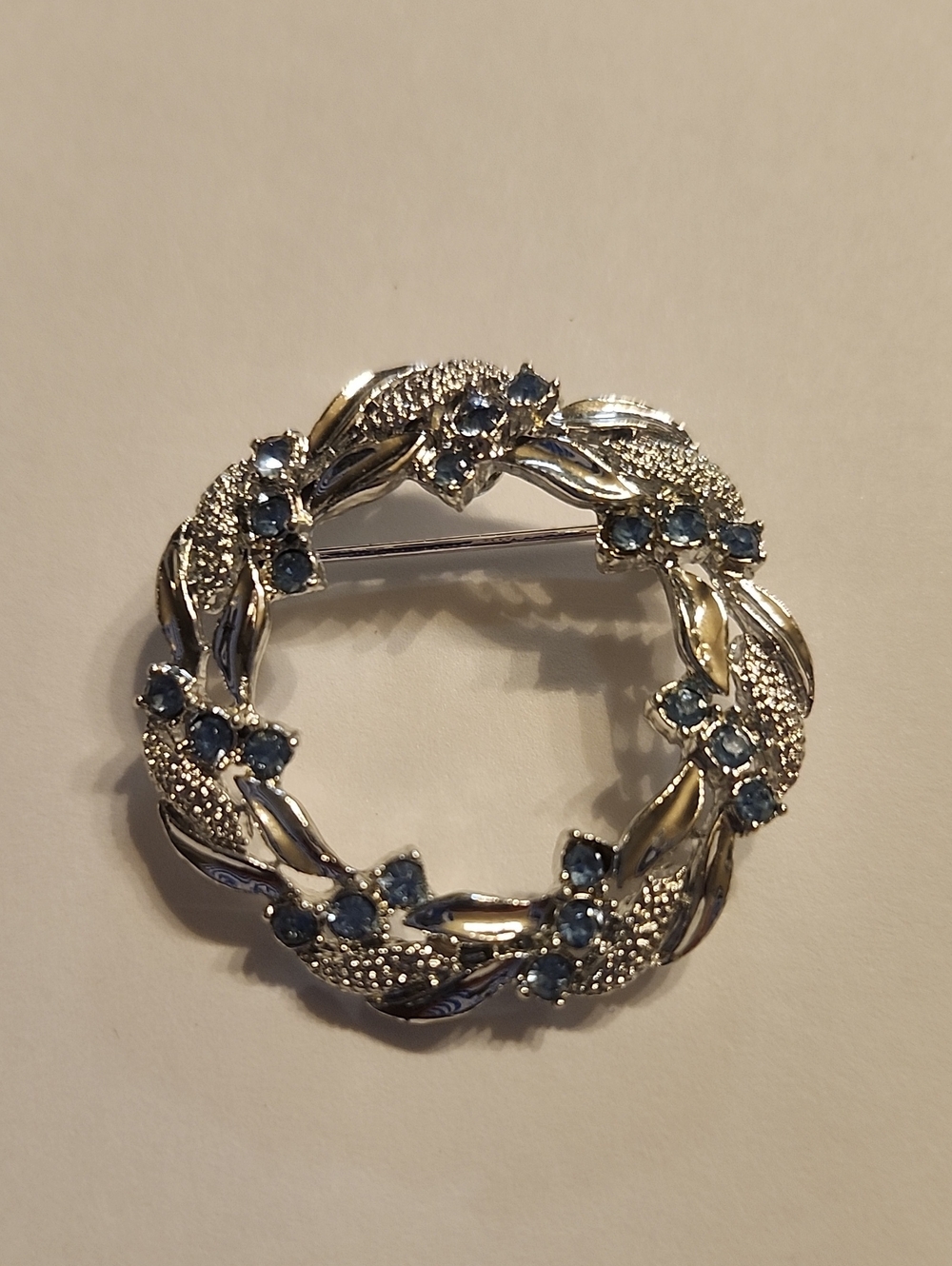 Vtg. Signed Gerry's Round Silver Tone Leaf Wreath Brooch Blue Rhinestones
